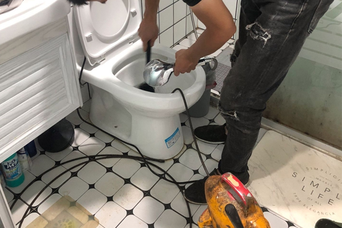 长倘口镇疏通下水道