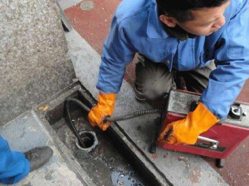 长倘口镇疏通下水道