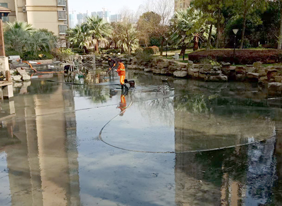 长倘口镇景观池淤泥清理